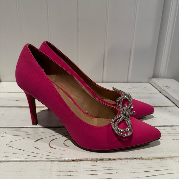 Elegant BCBGeneration Pink Heels with Bow Accent Size 9M - Picture 4 of 9